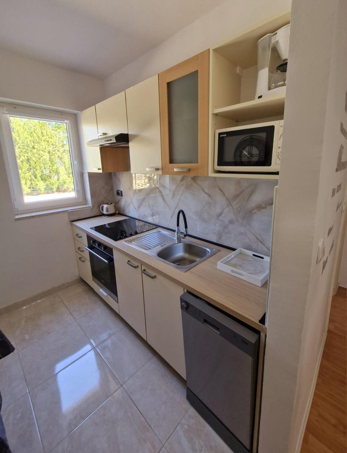 Apartment Lidija Krk Town Oda fotoğraf